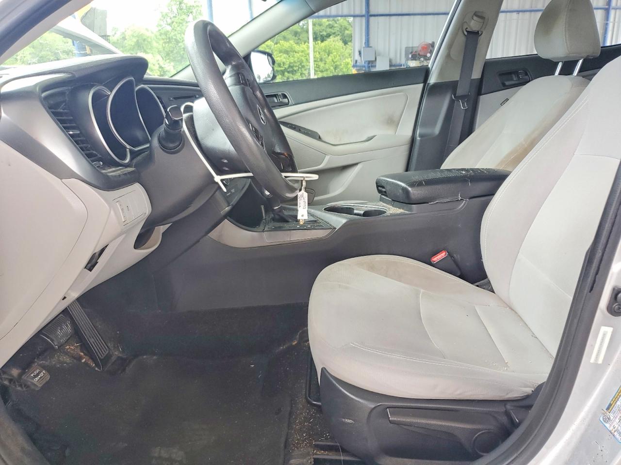 2015 Kia Optima Lx Серебряный vin: 5XXGM4A75FG426697