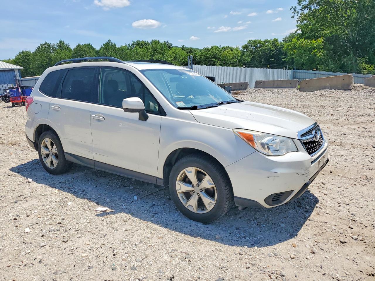 2015 Subaru Forester 2.5i Premium White vin: JF2SJADC1FH468587