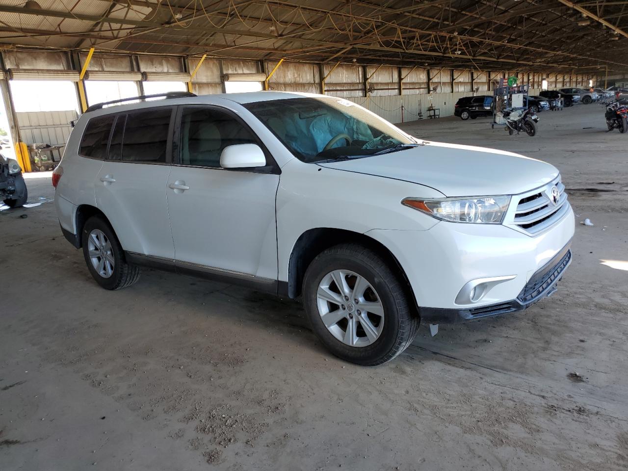 2012 Toyota Highlander Base White vin: 5TDZK3EH1C5070870