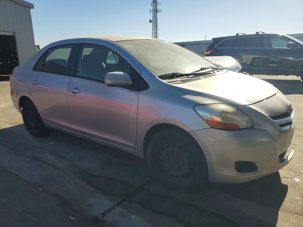 2007 Toyota Yaris Base Серебряный vin: JTDBT923671035044