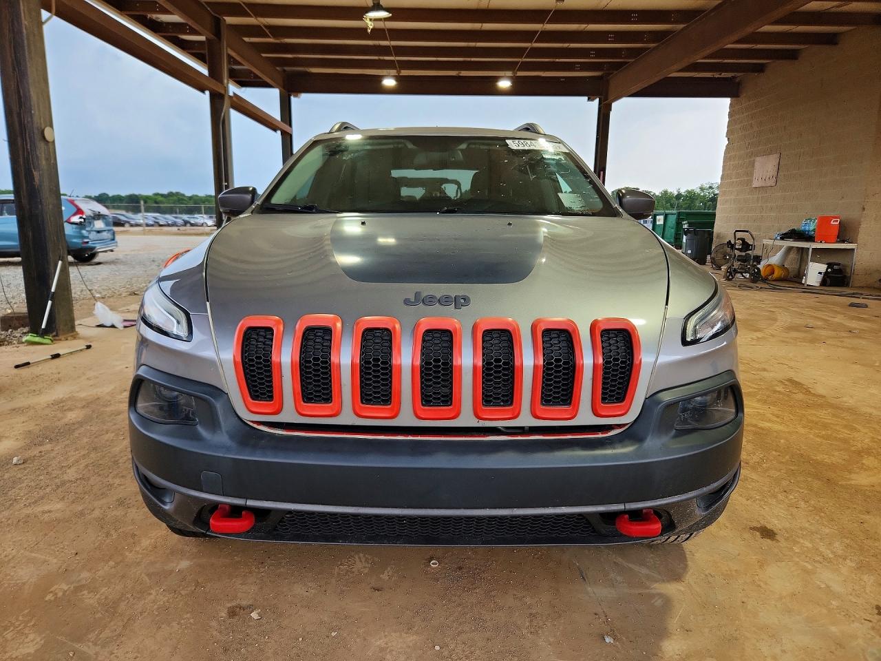 2015 Jeep Cherokee Trailhawk Silver vin: 1C4PJMBS3FW680872