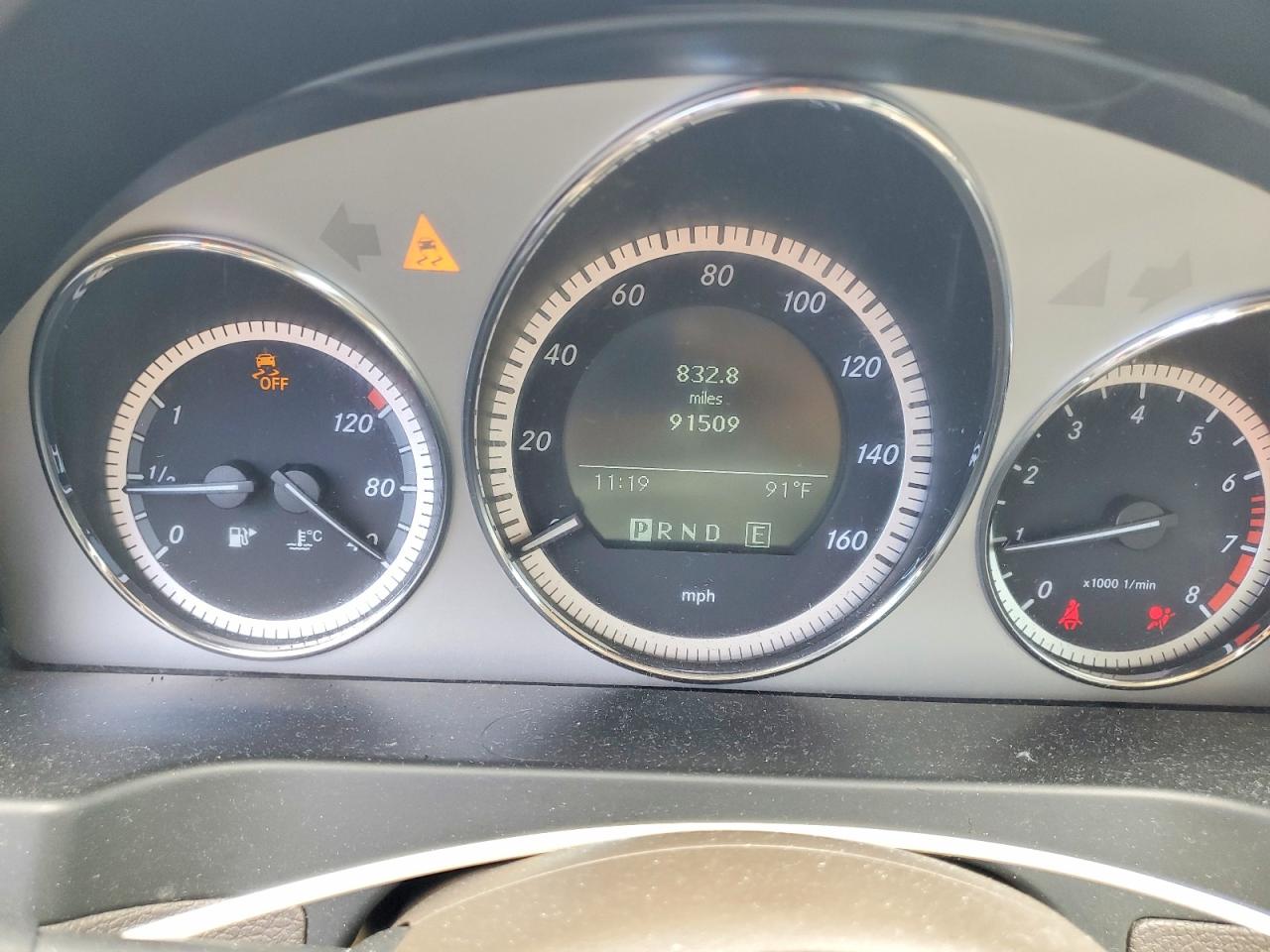 2011 Mercedes-benz C 300 Красный vin: WDDGF5EB8BA510104