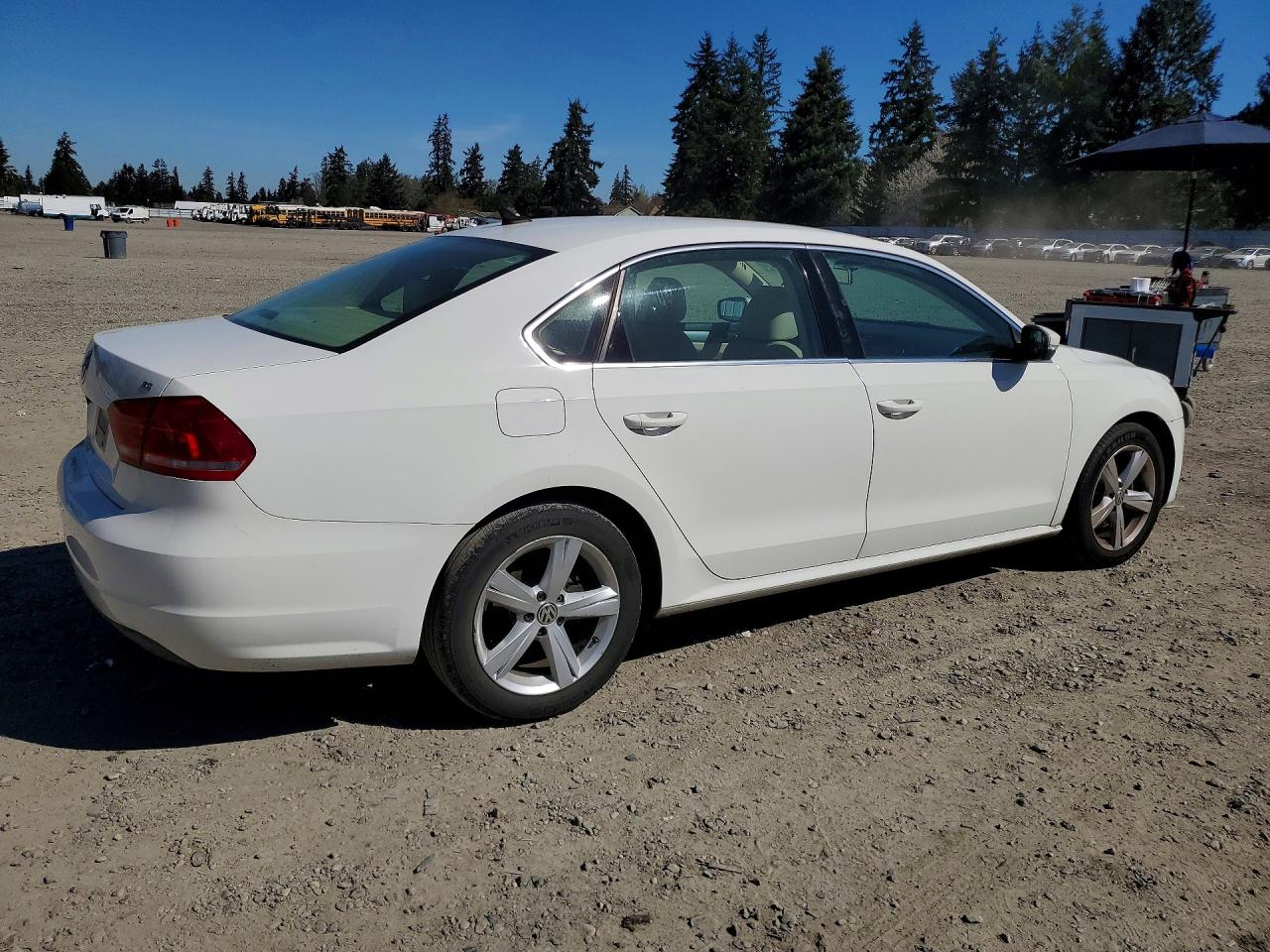 2013 Volkswagen Passat Se Белый vin: 1VWBH7A36DC088489