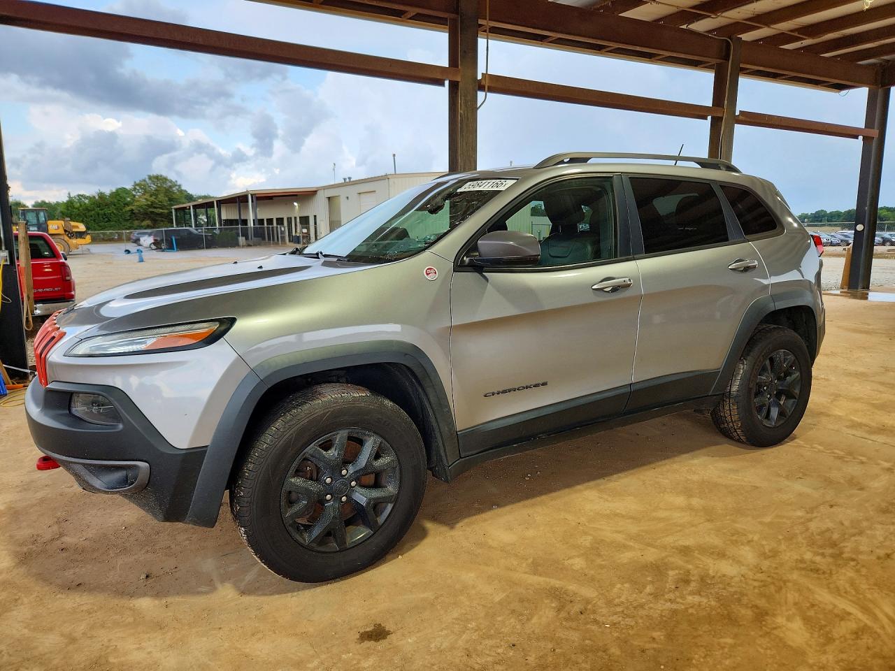 2015 Jeep Cherokee Trailhawk Silver vin: 1C4PJMBS3FW680872