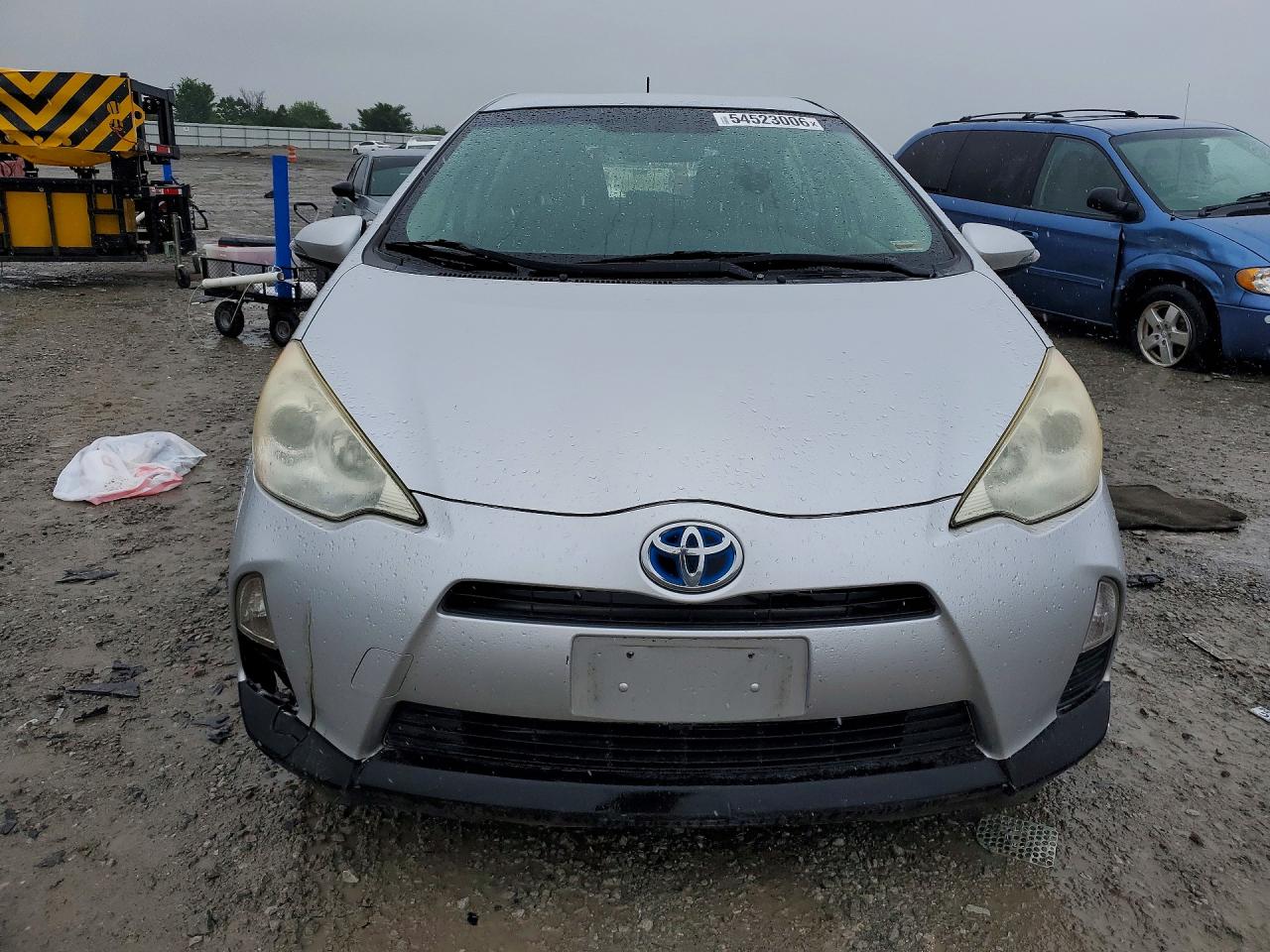 2013 Toyota Prius C Two Серебряный vin: JTDKDTB31D1055806
