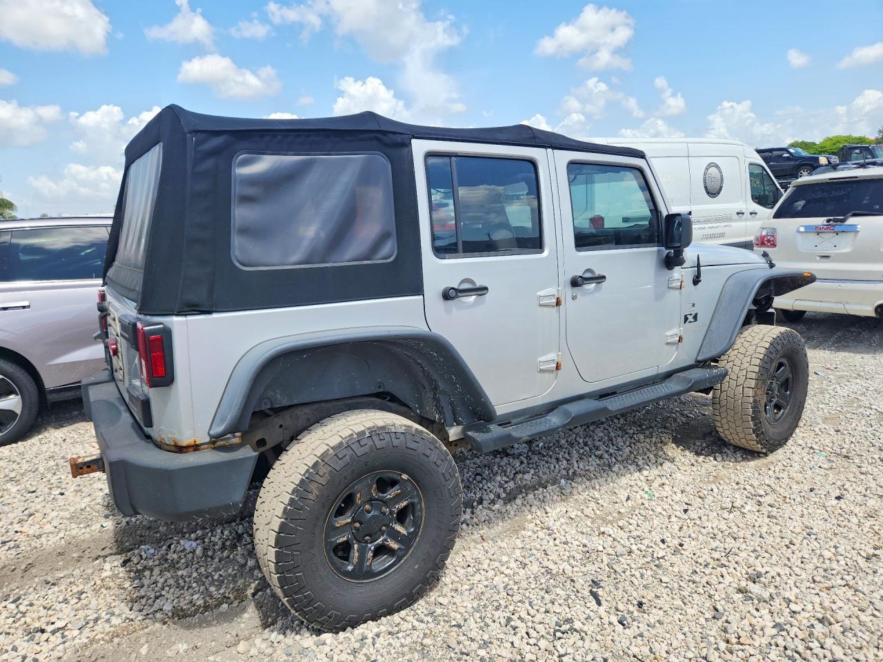 2007 Jeep Wrangler X Silver vin: 1J4GA39197L140348