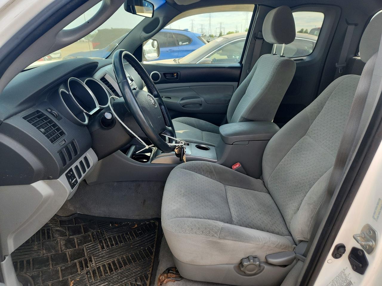 2007 Toyota Tacoma Base White vin: 5TETX22N17Z355122