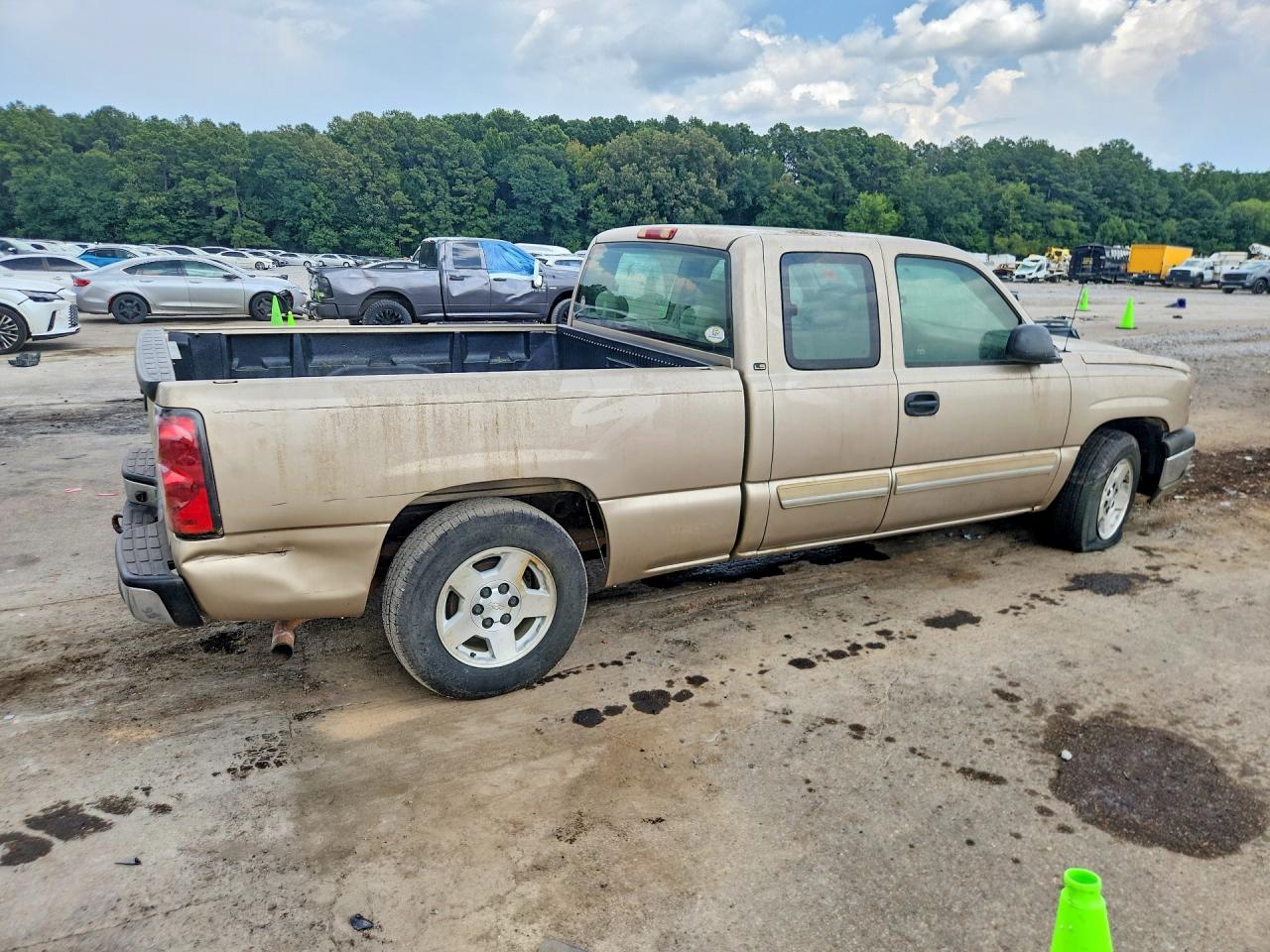 2005 Chevrolet Silverado C1500 Tan vin: 2GCEC19V251316285