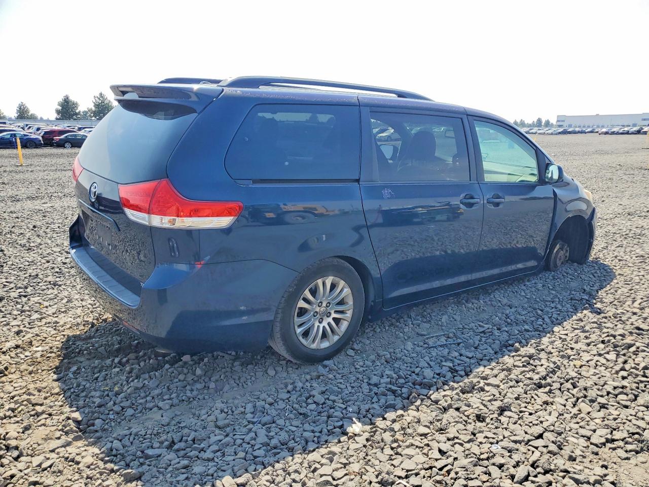 2011 Toyota Sienna Xle 8-passenger Blue vin: 5TDYK3DC1BS093596