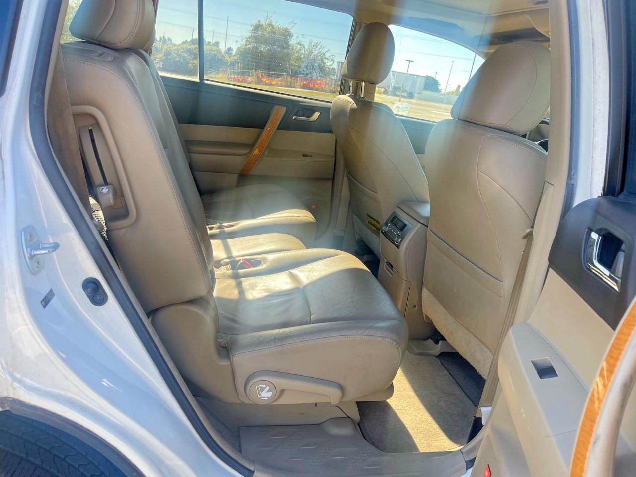 2008 Toyota Highlander Hybrid Limited White vin: JTEEW44A982015039