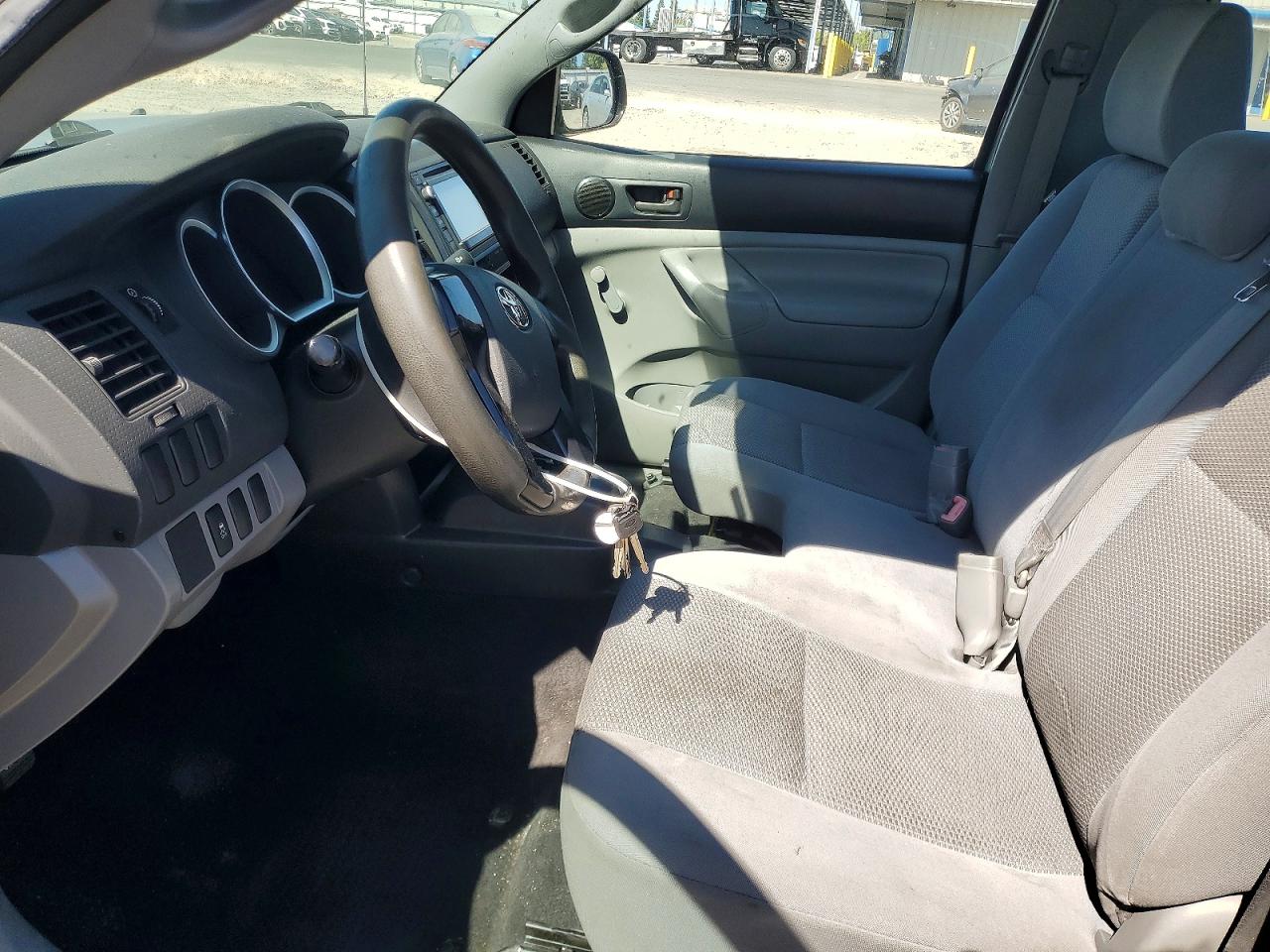 2014 Toyota Tacoma Base Silver vin: 5TFNX4CN4EX032688