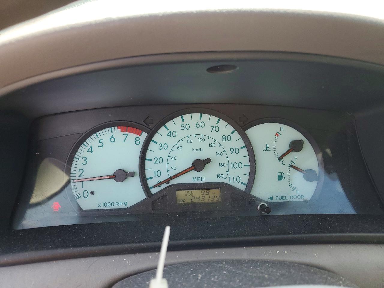 2004 Toyota Corolla Le Silver vin: 1NXBR38E54Z281013