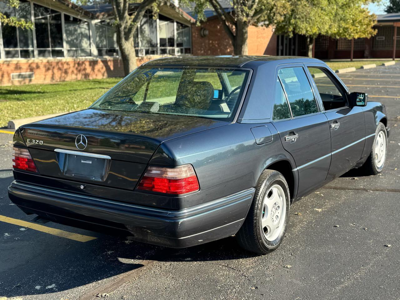 1995 Mercedes-benz E 320 Base Blue vin: WDBEA32E2SC266939