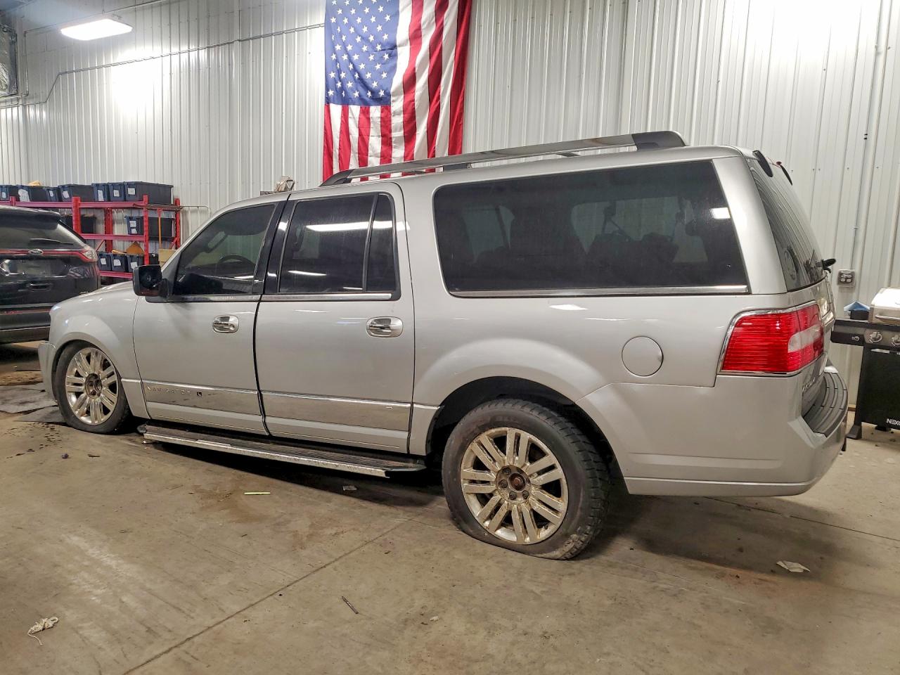 2012 Lincoln Navigator L Серебряный vin: 5LMJJ3J55CEL06382