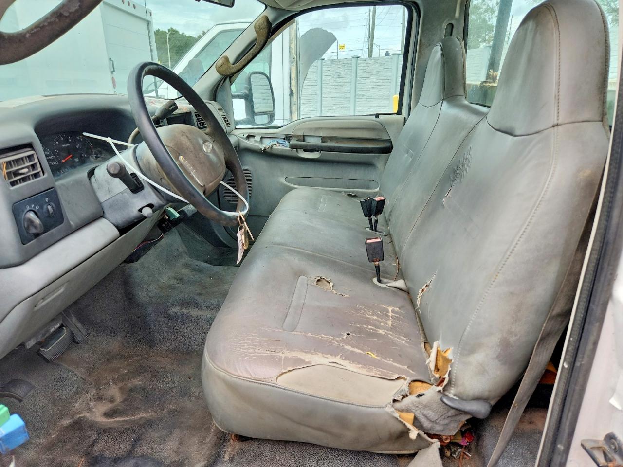 2003 Ford F350 Super Duty White vin: 1FTWF32SX3ED84823
