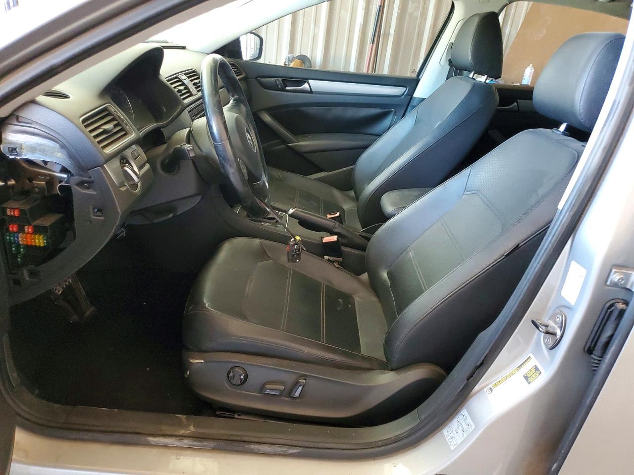 2014 Volkswagen Passat S Silver vin: 1VWAT7A38EC063928