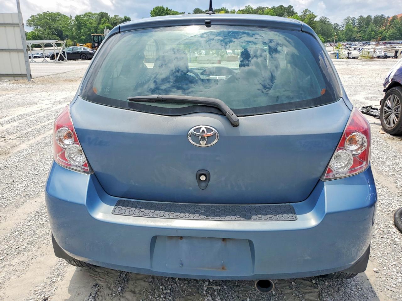 2008 Toyota Yaris Base Синий vin: JTDJT923485177091