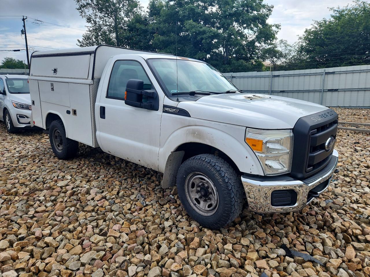 2015 Ford F250 Super Duty White vin: 1FTBF2A66FEA80082