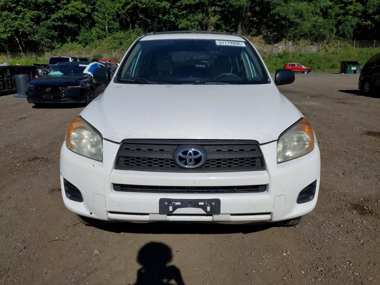 2009 Toyota Rav4 Base White vin: 2T3ZF33VX9W010333
