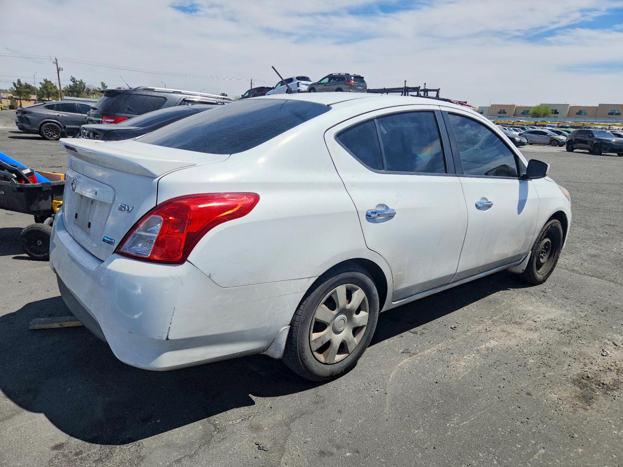 2015 Nissan Versa 1.6 Sv Белый vin: 3N1CN7APXFL886118