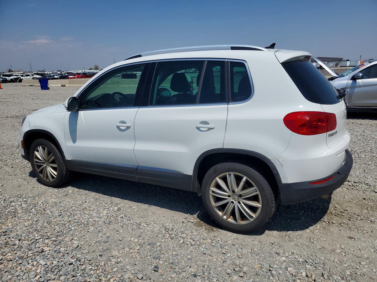 2015 Volkswagen Tiguan S Белый vin: WVGBV7AX5FW520078