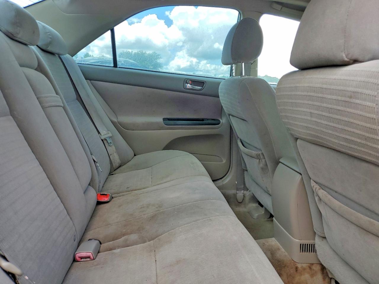 2005 Toyota Camry Le Gold vin: 4T1BE32K35U393322
