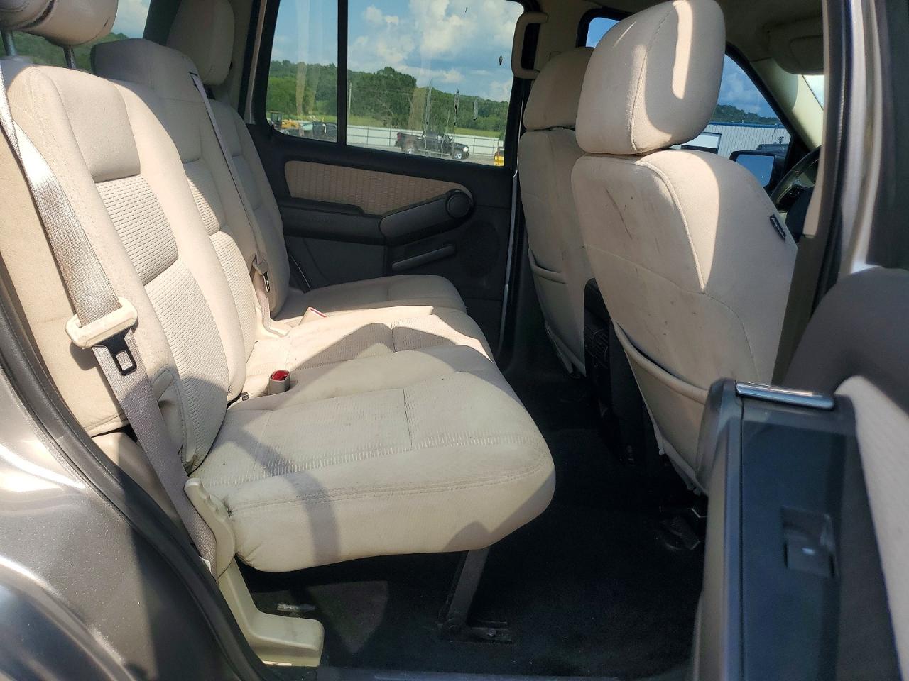 2008 Ford Explorer Xlt Silver vin: 1FMEU73888UB22772