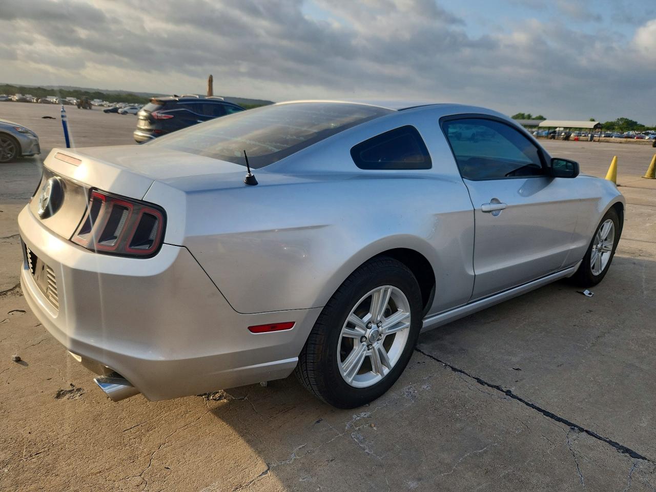 2014 Ford Mustang Silver vin: 1ZVBP8AM4E5209995
