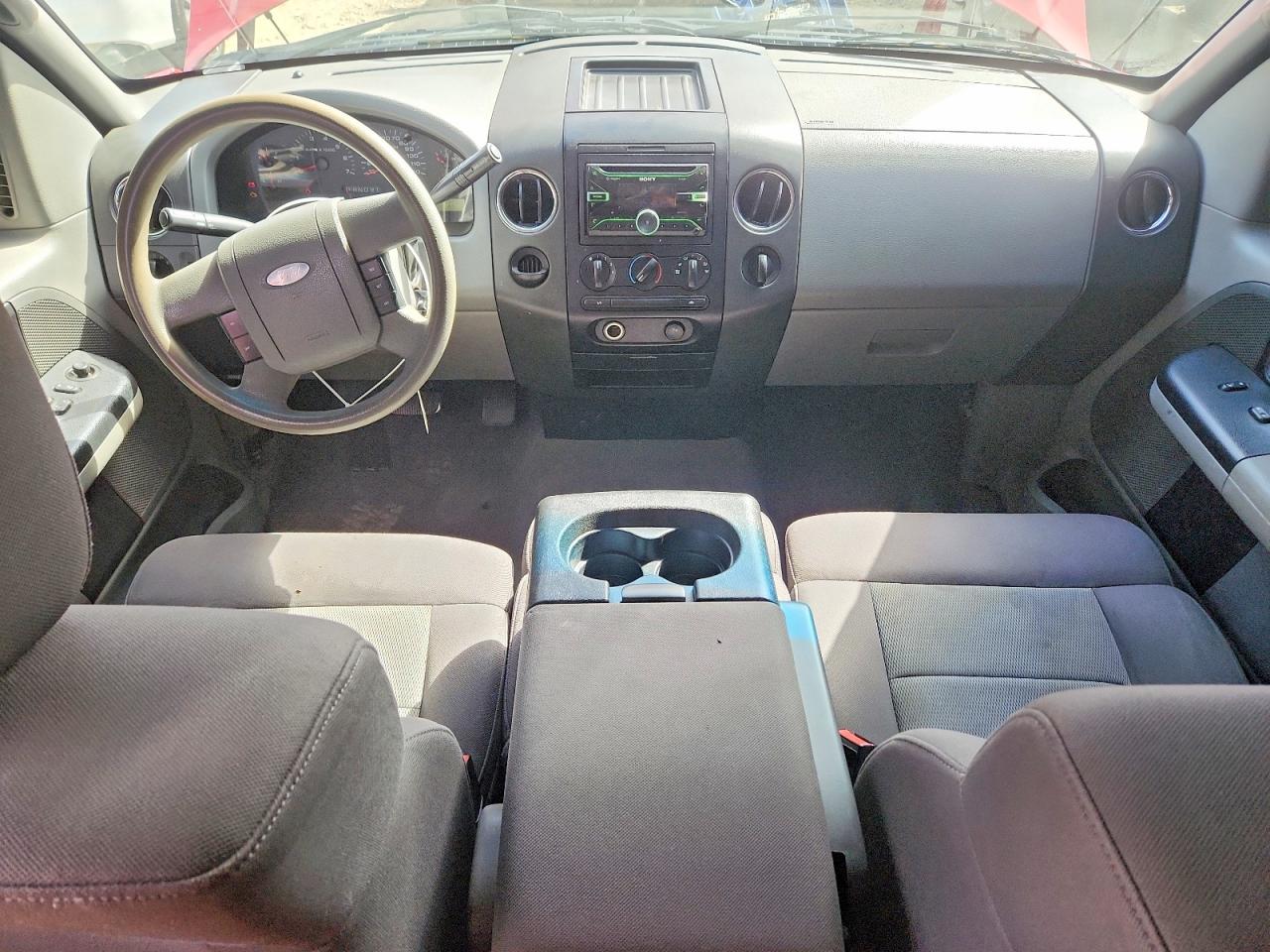 2004 Ford F150 Red vin: 1FTPX12564NA57658