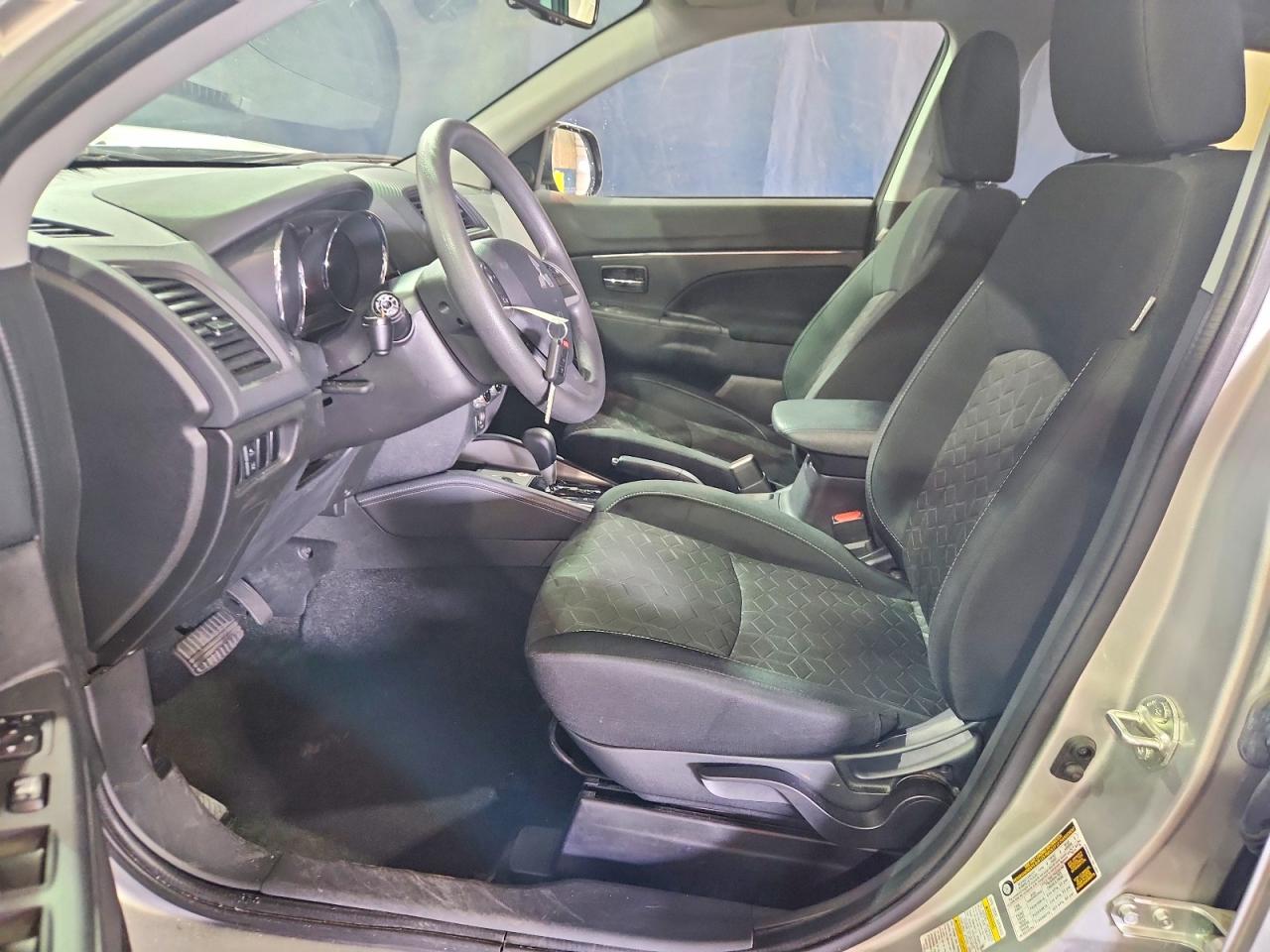 2024 Mitsubishi Outlander Sport S Серебряный vin: JA4ARUAU0RU019120