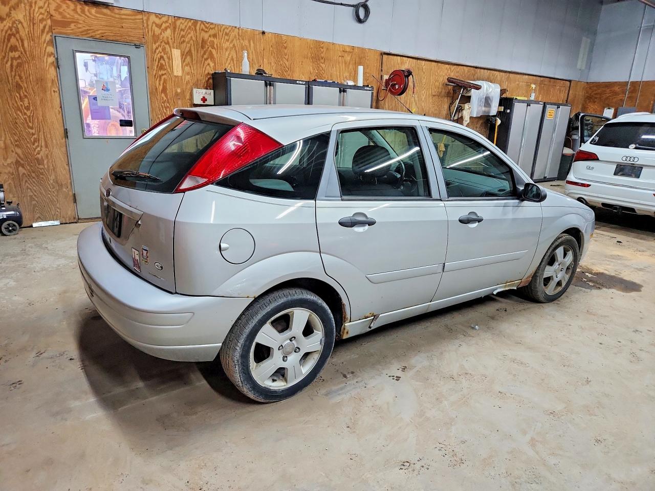 2007 Ford Focus Zx5 Silver vin: 1FAHP37N77W204146