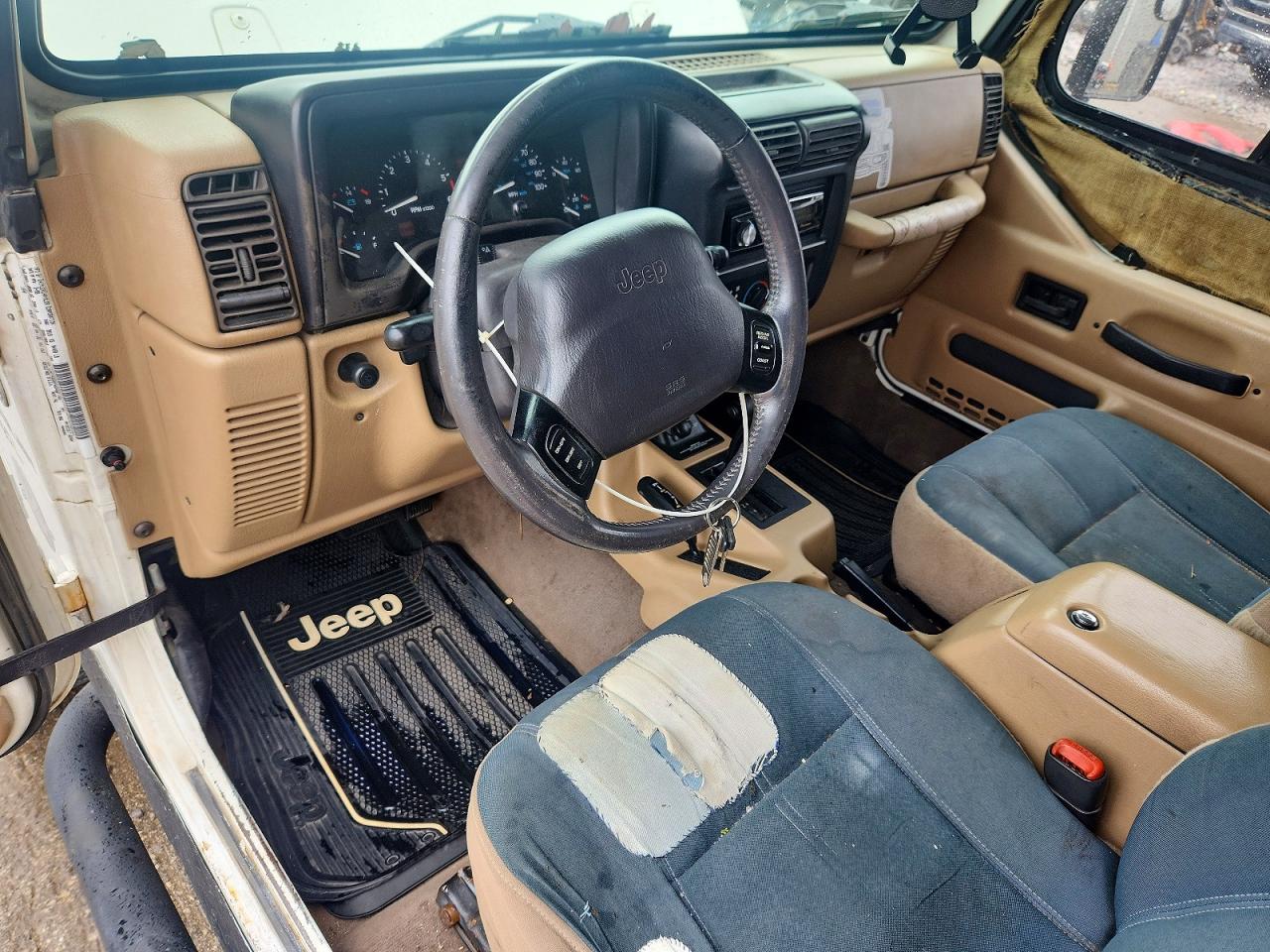 1999 Jeep Wrangler / Tj Sahara White vin: 1J4FY49S9XP465466