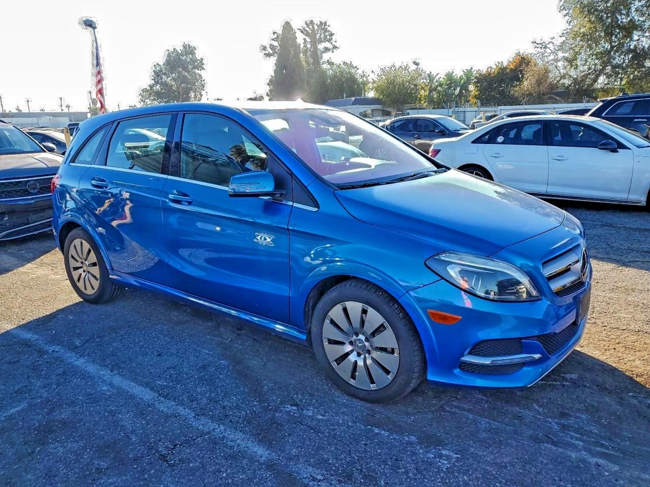 2015 Mercedes-benz B Electric Blue vin: WDDVP9AB9FJ005809
