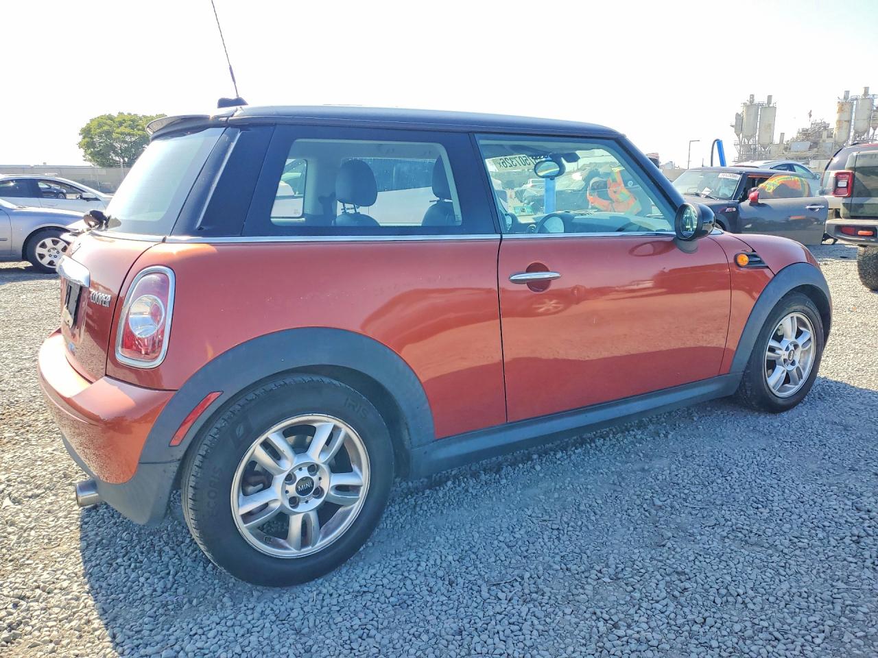 2013 Mini Cooper Two Tone vin: WMWSU3C54DT678452