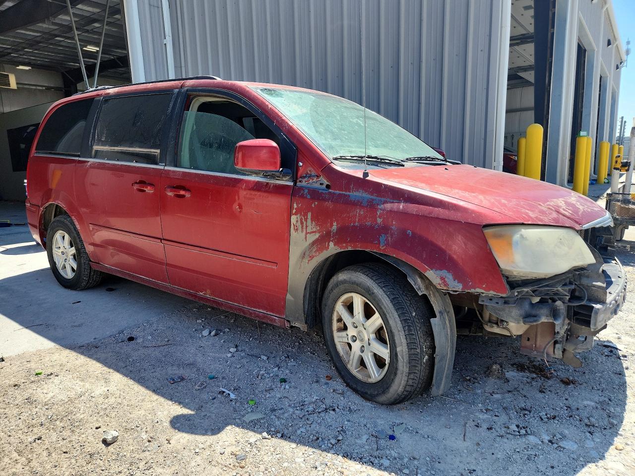 2008 Chrysler Town & Country Touring Red vin: 2A8HR54P68R658770