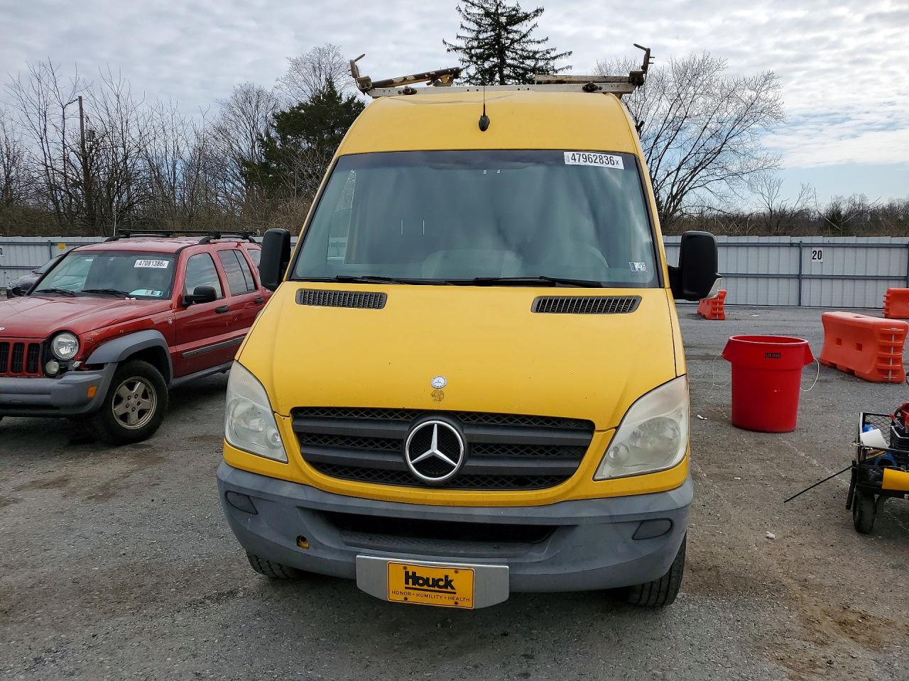 2011 Mercedes-benz Sprinter 2500 Yellow vin: WD3PE7CC9B5584817
