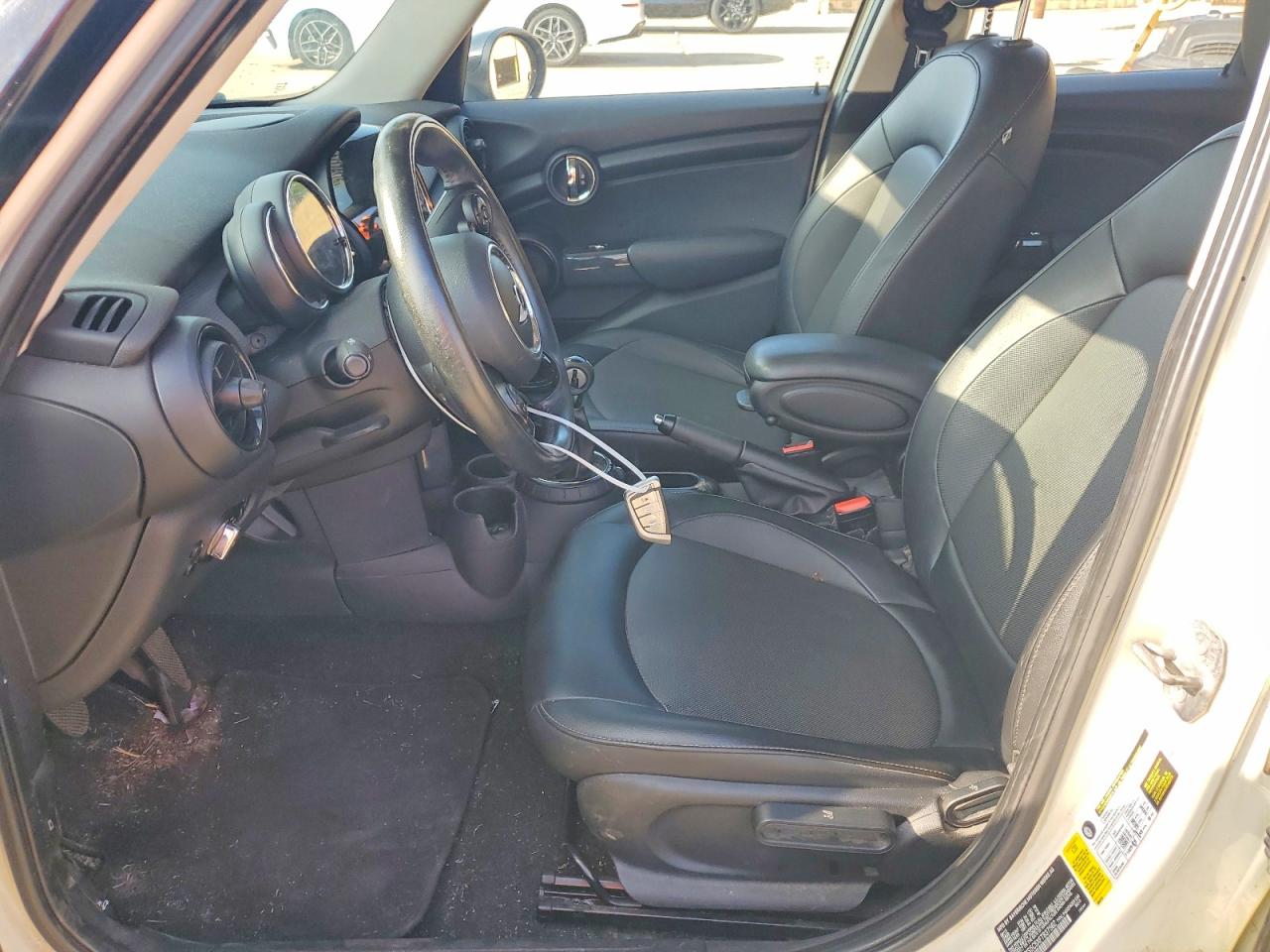2015 Mini Cooper White vin: WMWXS5C5XFT837582