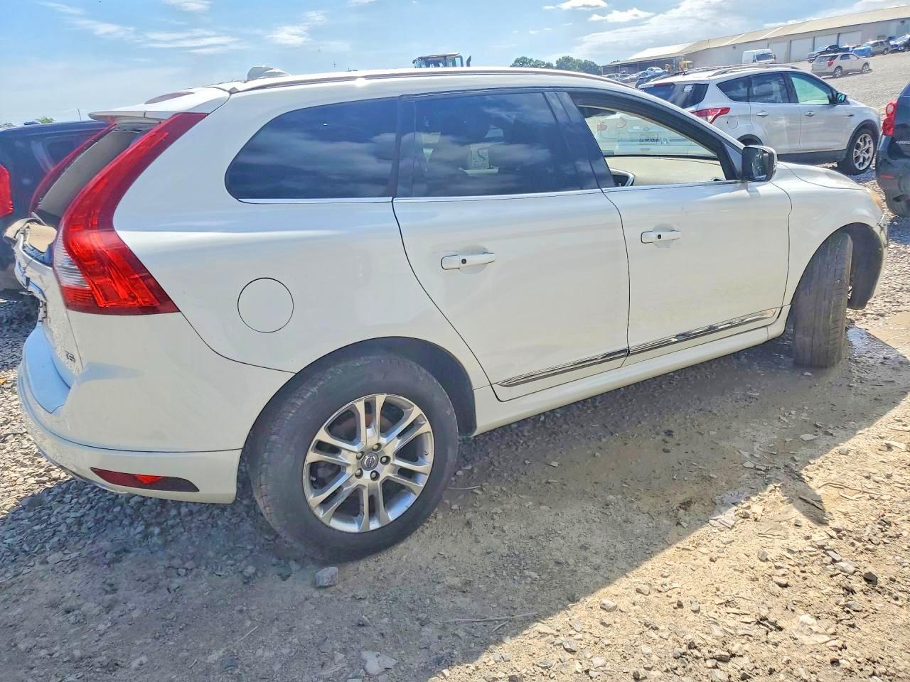 2015 Volvo Xc60 T5 Premier White vin: YV440MDC8F2608159