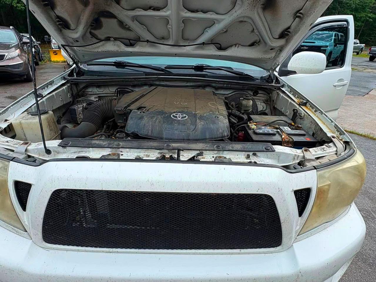 2010 Toyota Tacoma V6 White vin: 3TMLU4EN1AM053821