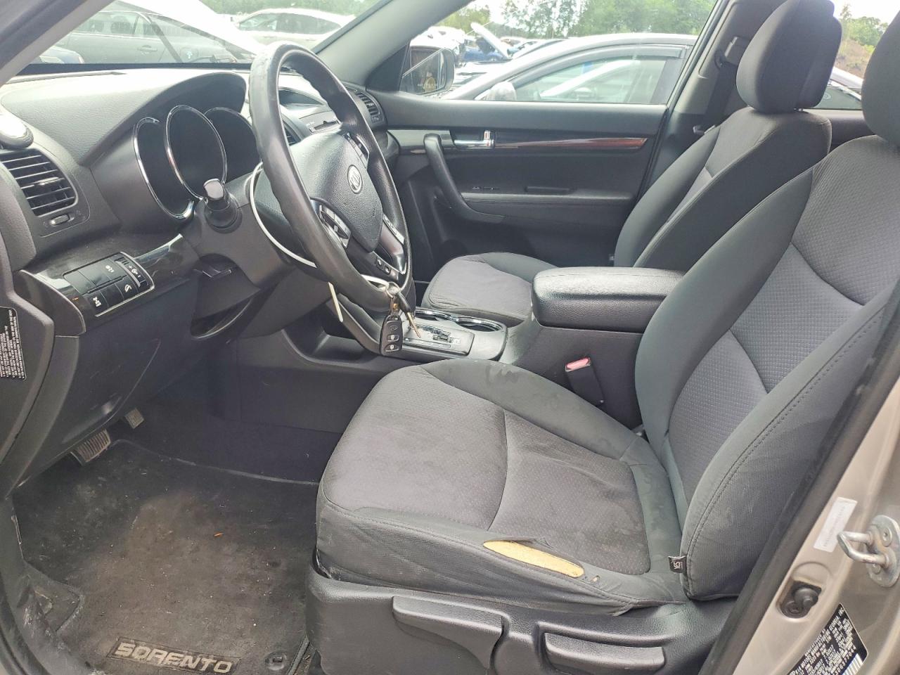 2013 Kia Sorento Lx Серебряный vin: 5XYKTDA63DG377044