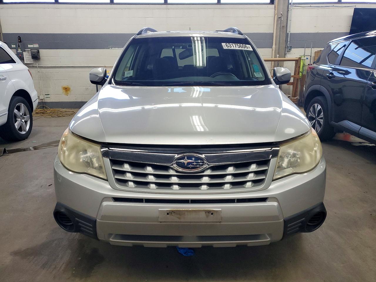 2011 Subaru Forester 2.5x Premium Silver vin: JF2SHBDC4BH730128
