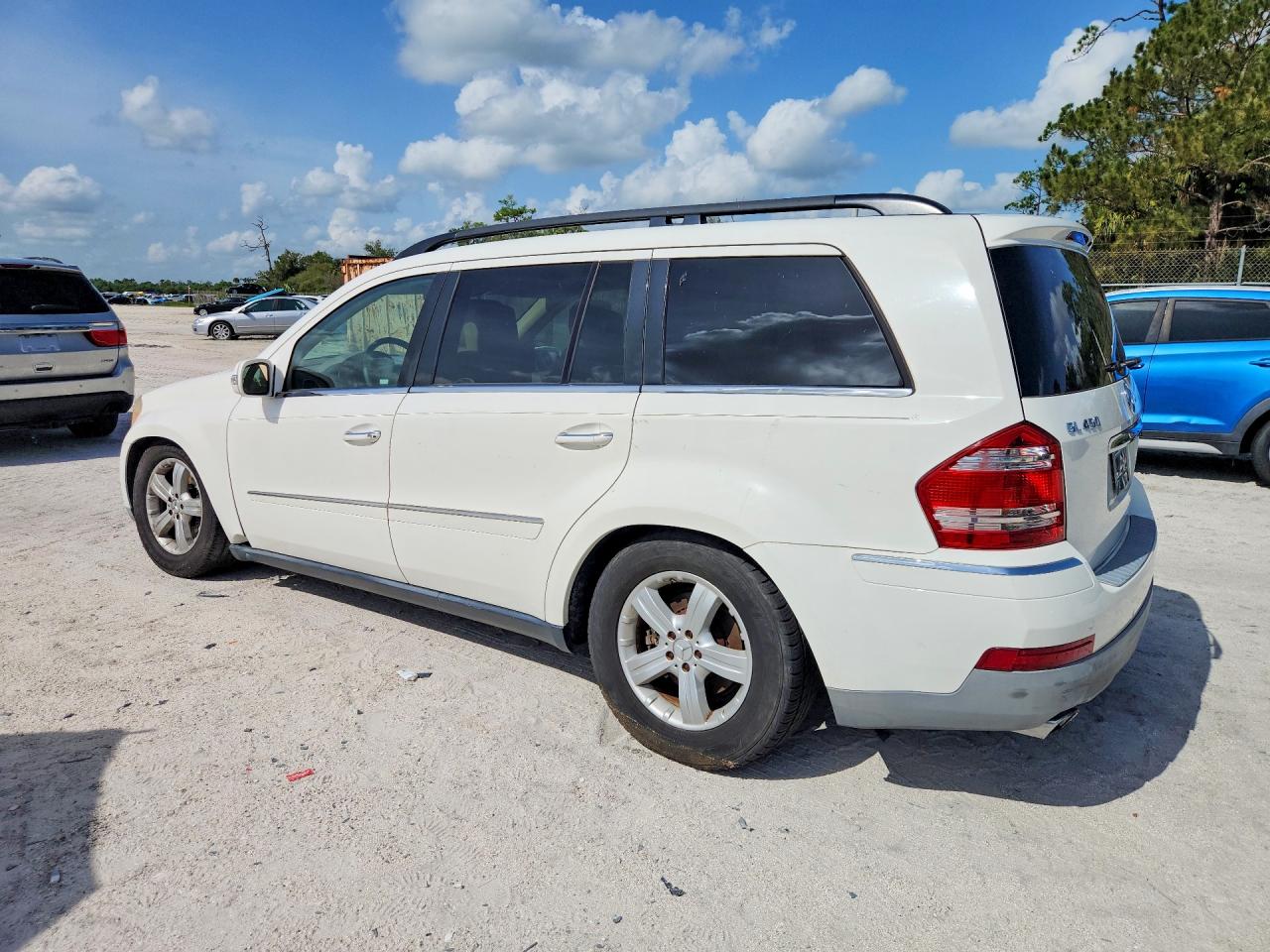 2007 Mercedes-benz Gl 450 4matic White vin: 4JGBF71E57A179100