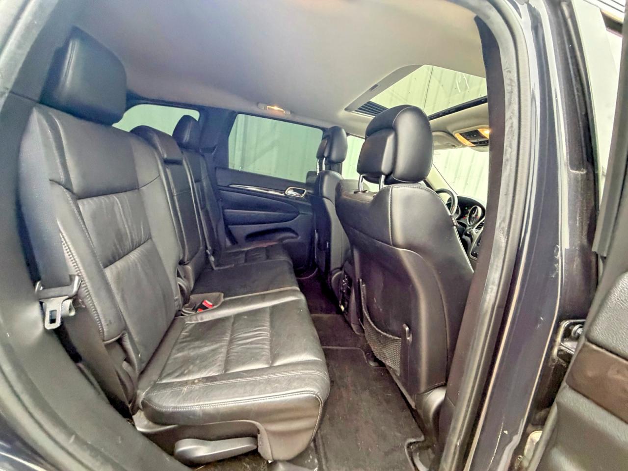 2012 Jeep Grand Cherokee Laredo Gray vin: 1C4RJEAT2CC307442