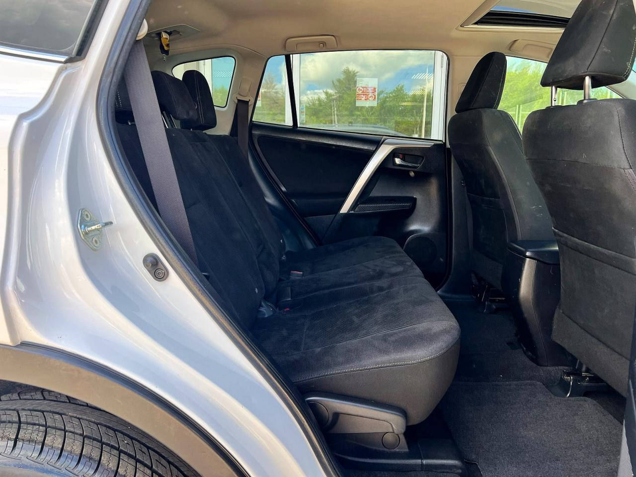 2015 Toyota Rav4 Xle White vin: JTMRFREVXFD138077
