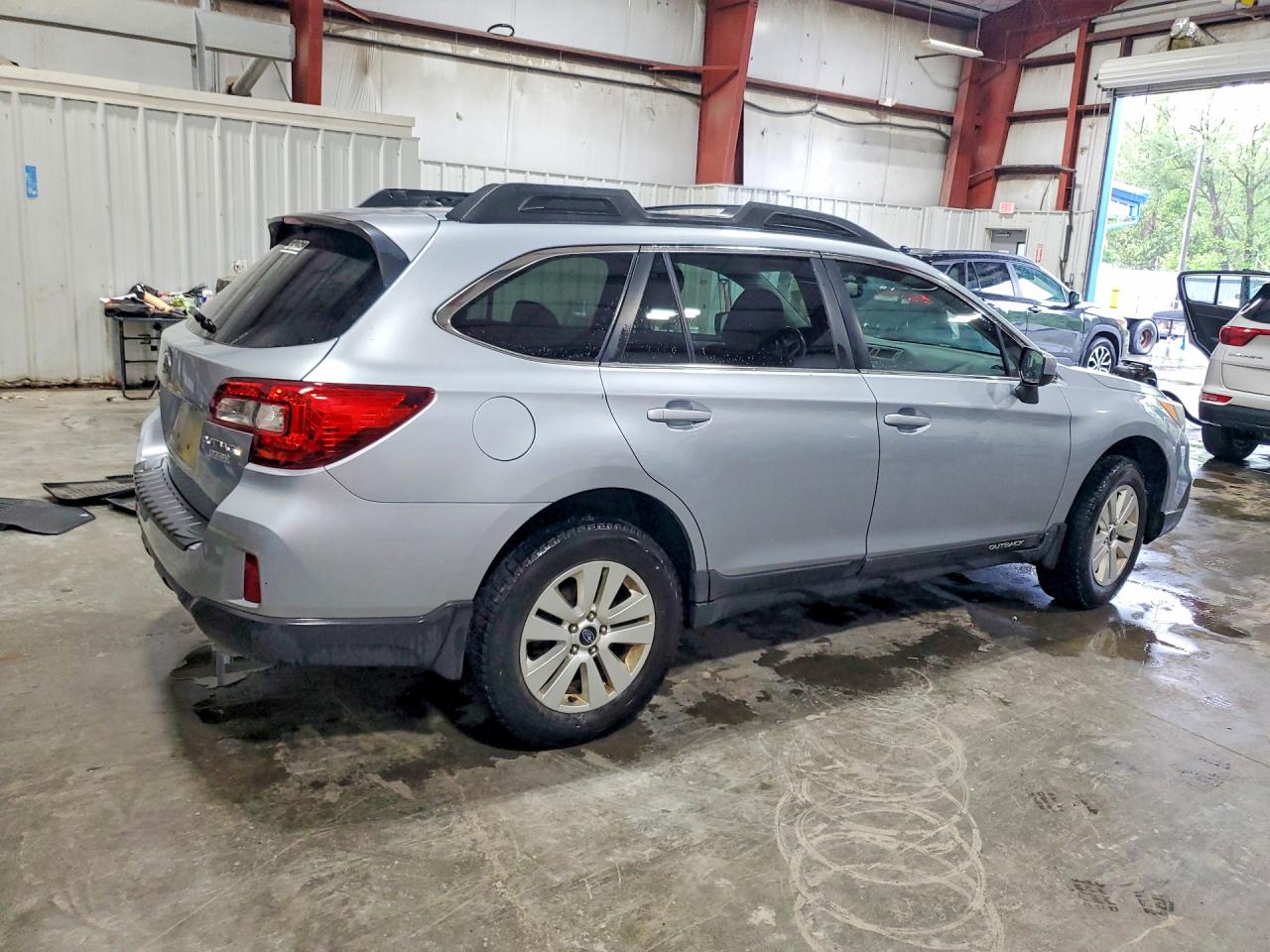 2015 Subaru Outback 2.5i Premium Silver vin: 4S4BSADC1F3332206