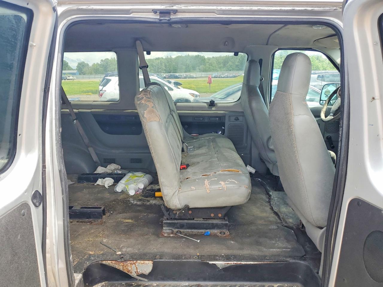 2010 Ford Econoline Silver vin: 1FBSS3BL4ADA50300