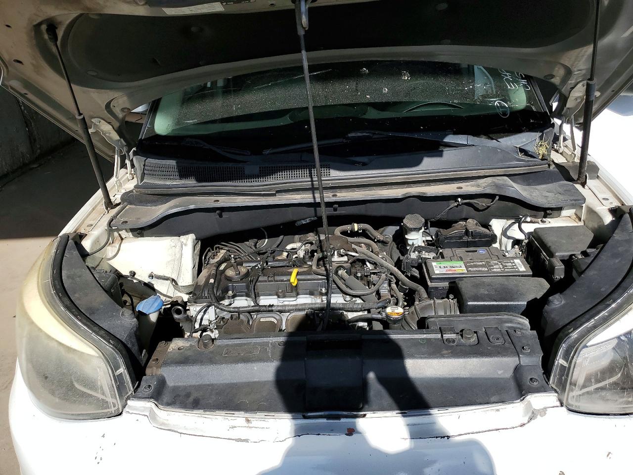 2014 Kia Soul + White vin: KNDJP3A56E7081032