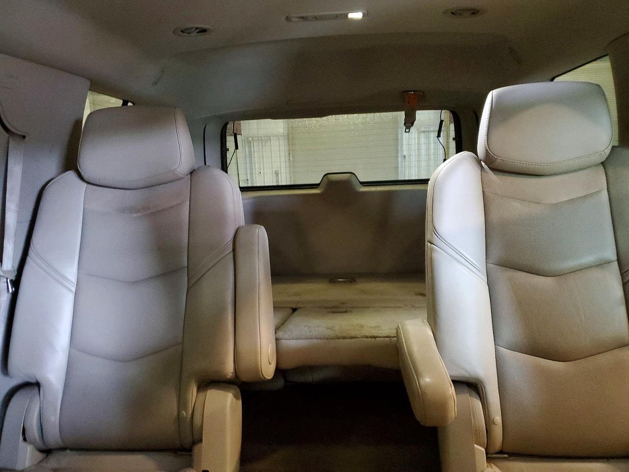 2015 Cadillac Escalade Luxury Red vin: 1GYS4MKJ0FR528999