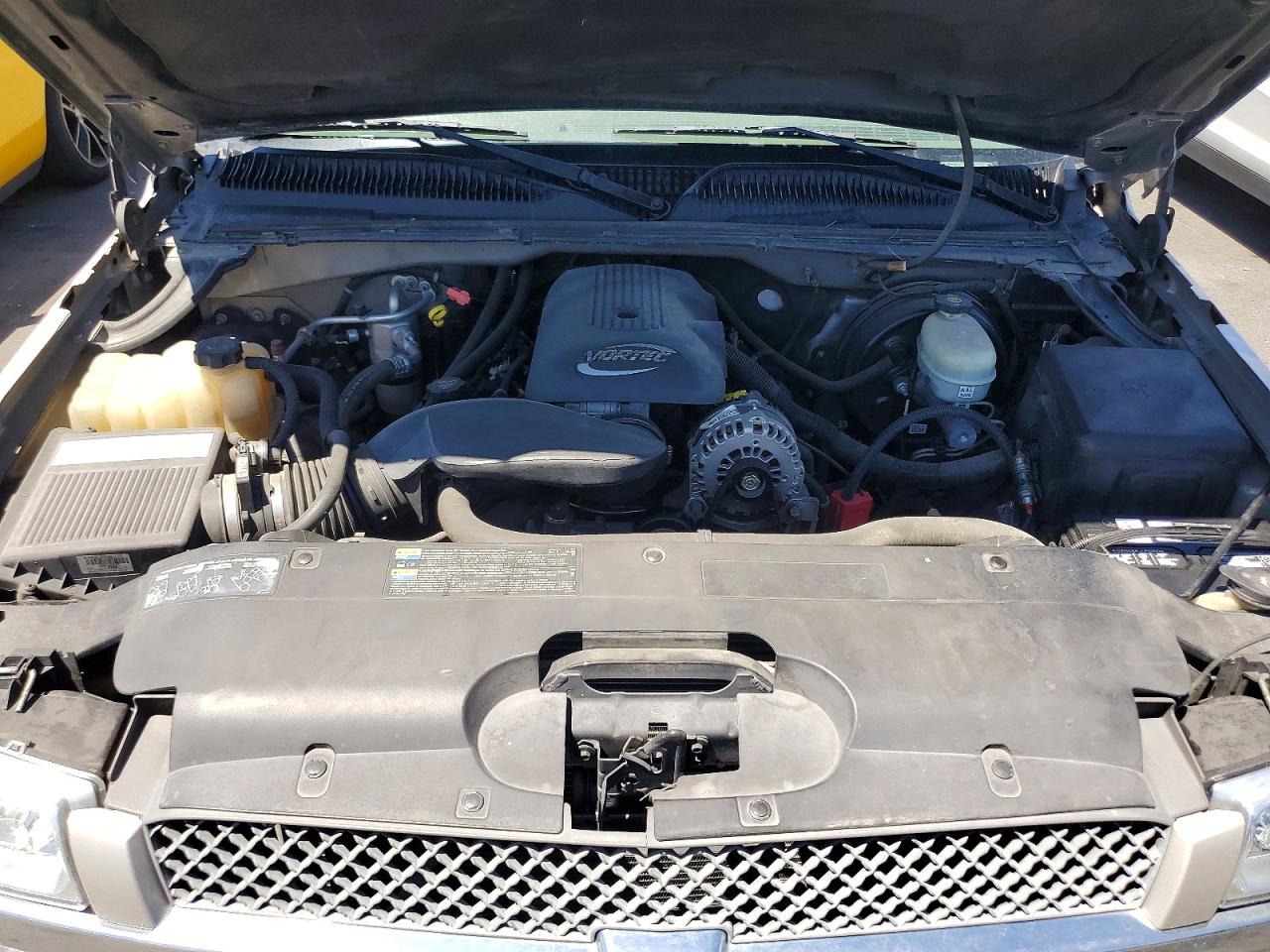 2005 Chevrolet Silverado C1500 Two Tone vin: 2GCEC19V051255454