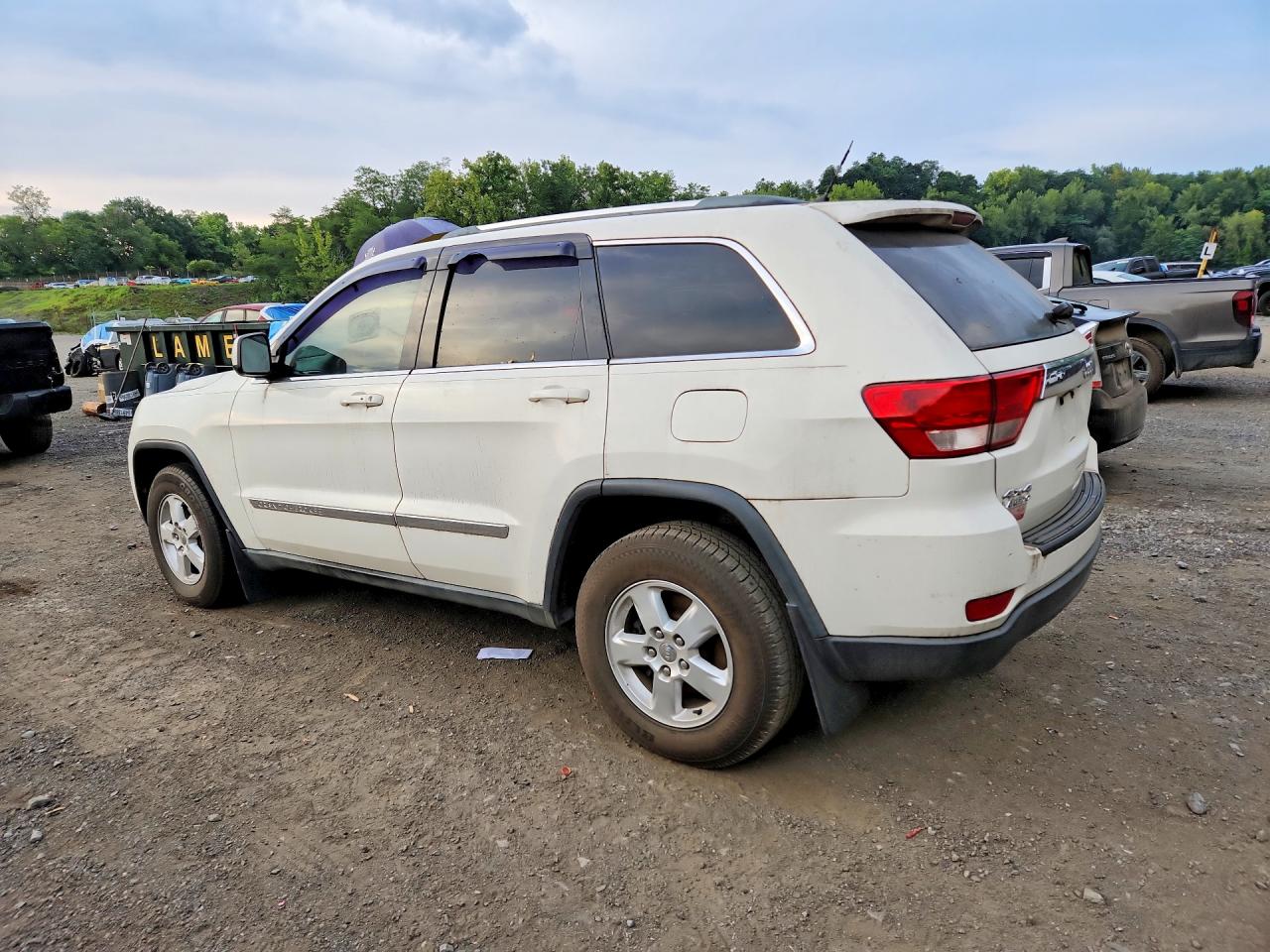 2011 Jeep Grand Cherokee Laredo White vin: 1J4RR4GG3BC576295